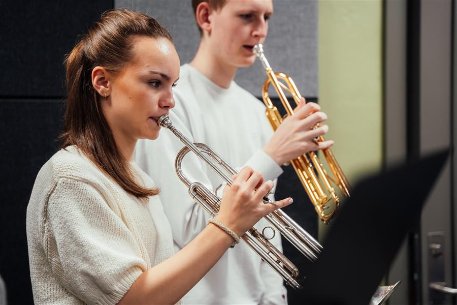 Elevar som speler instrument
