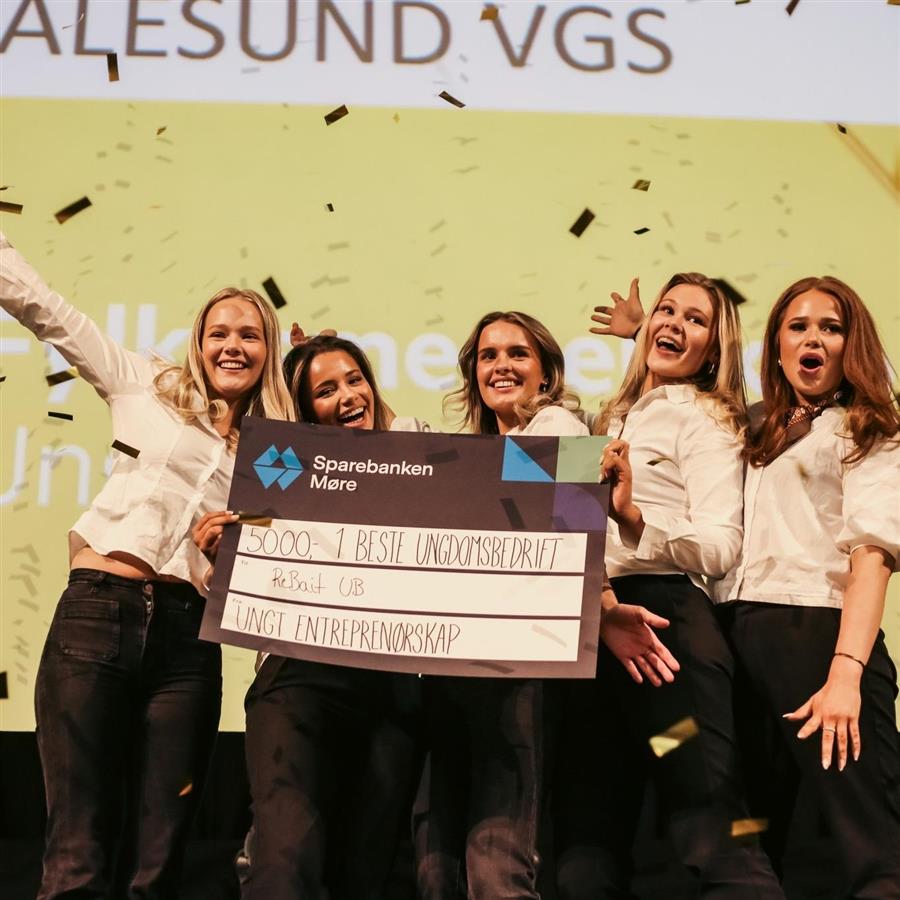 Elevar frå ungdomsbedrifta Rebait