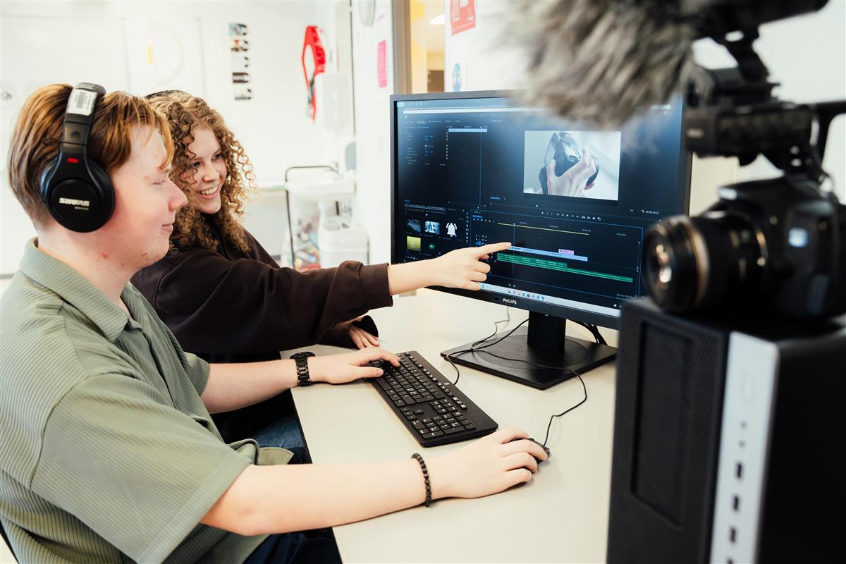 Elevar ved Informasjonsteknologi og medieproduksjon - Klikk for stort bilete