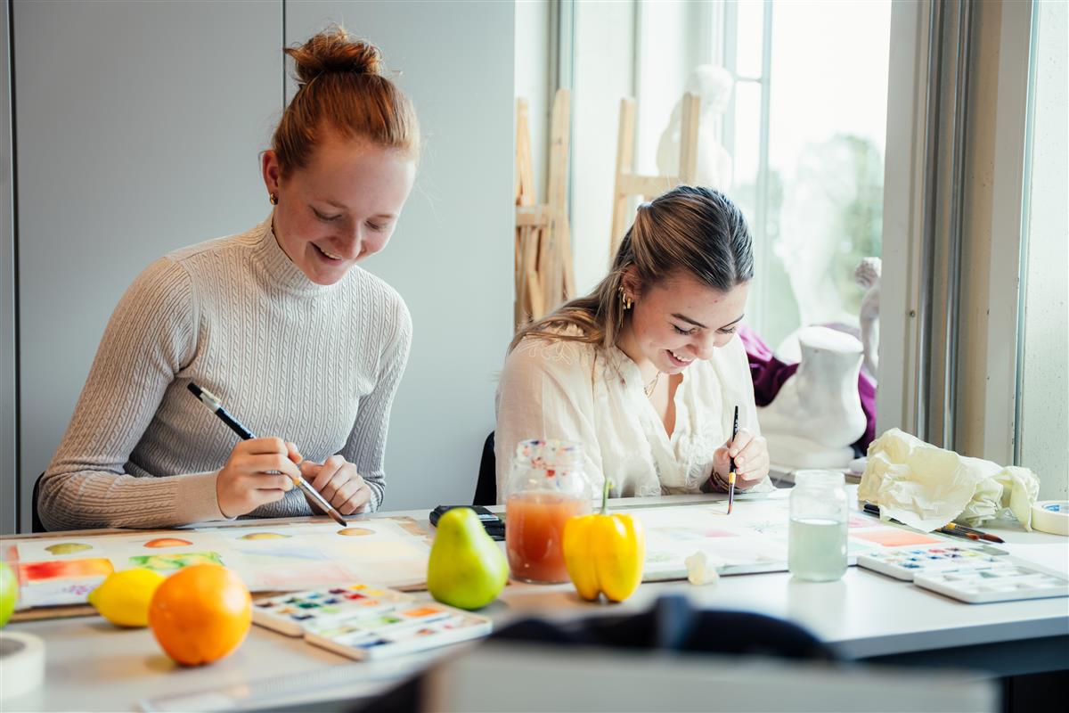 Elevar som målar - Klikk for stort bilete